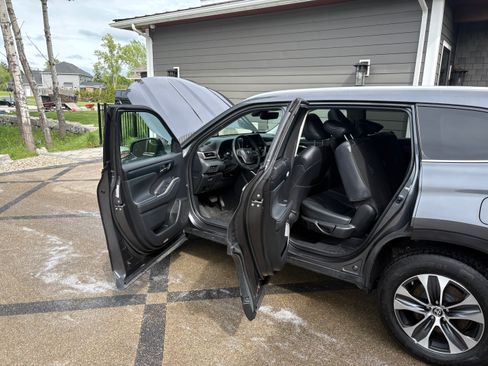 Used 2023 Toyota Highlander XLE AWD/4WD image 15