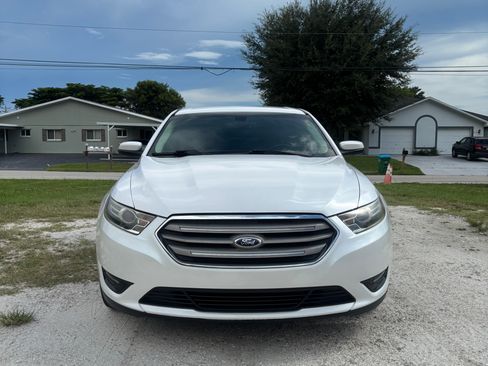 Used 2014 Ford Taurus SEL w/ Equipment Group 201A FWD image 11