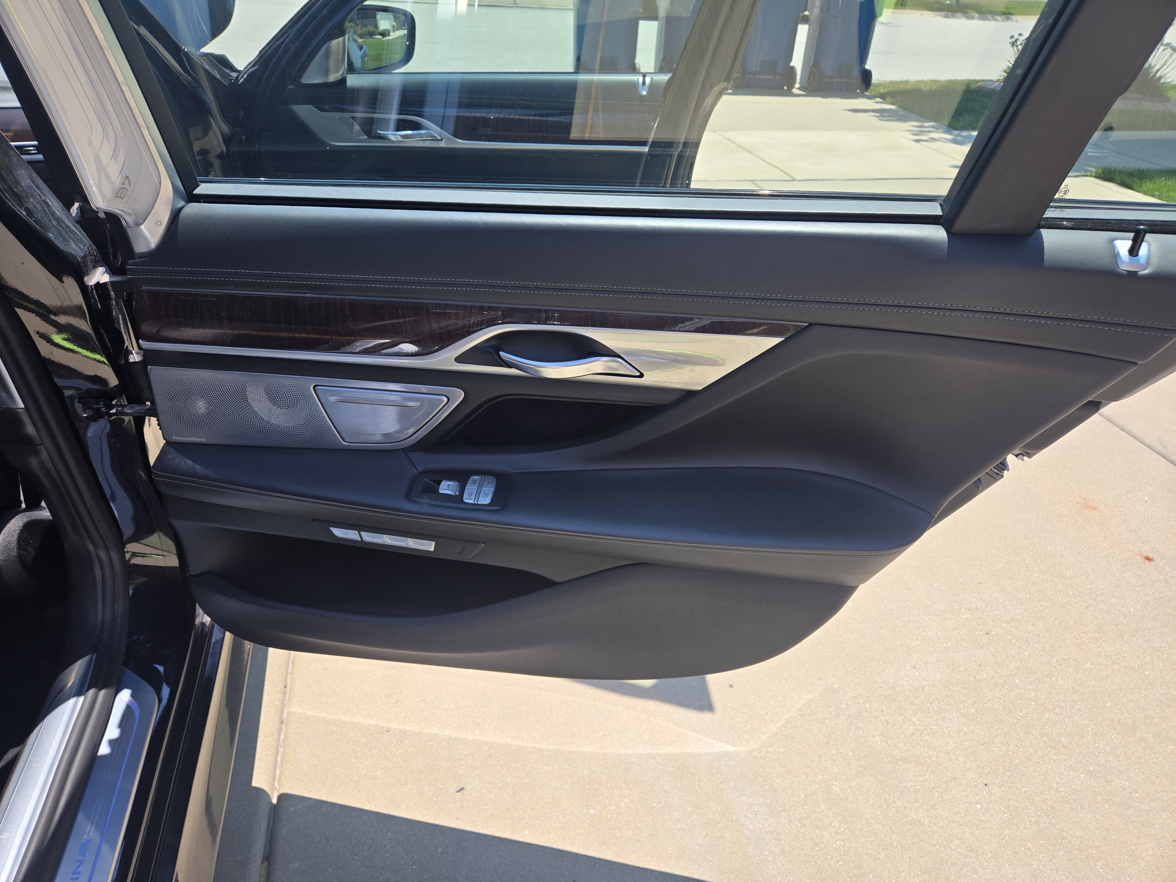 Used 2017 BMW ALPINA B7 xDrive AWD/4WD image 10