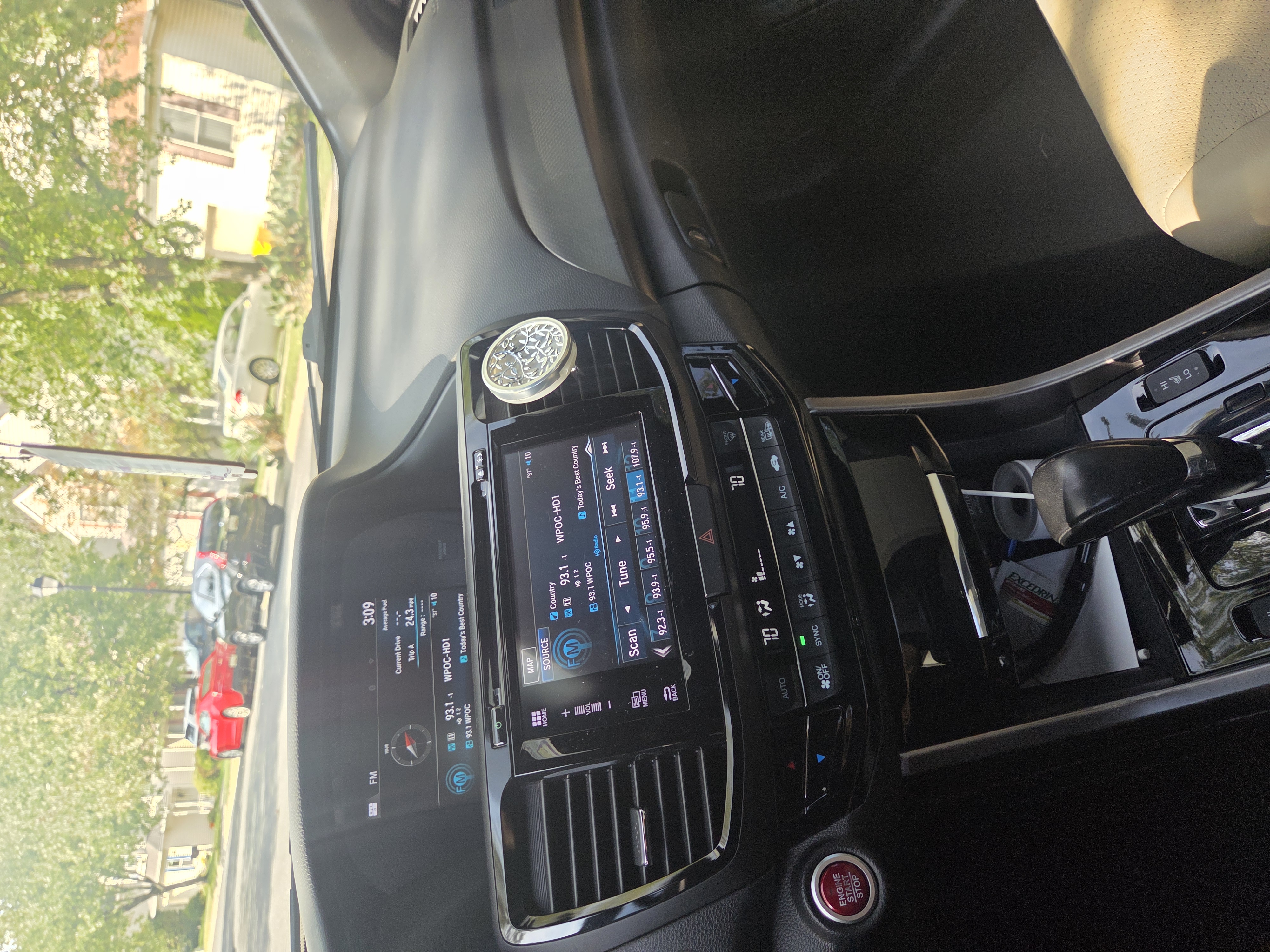 Used 2017 Honda Accord EX-L image 10