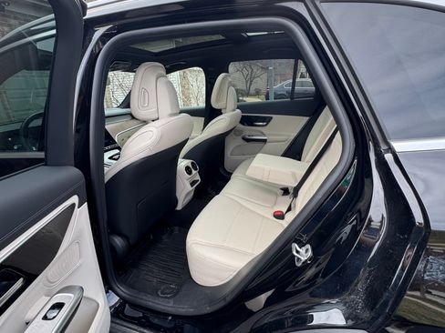 Used 2024 Mercedes-Benz GLC 300 4MATIC image 12