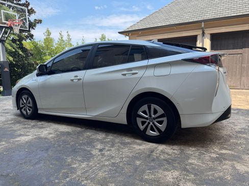 Used 2017 Toyota Prius Two image 6