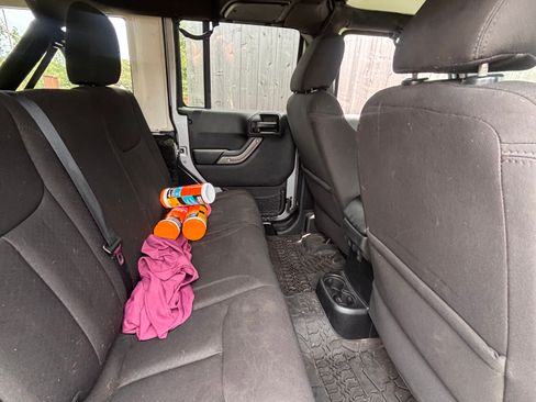 Used 2015 Jeep Wrangler Unlimited Sport AWD/4WD image 12
