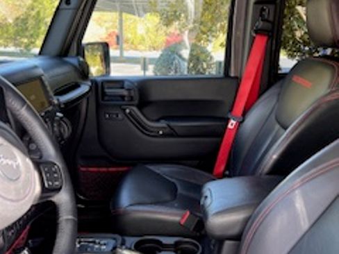 Used 2017 Jeep Wrangler Unlimited Rubicon image 9