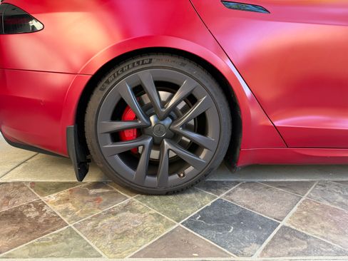 Used 2022 Tesla Model S Plaid image 15