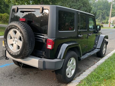 Used 2012 Jeep Wrangler Unlimited Sahara w/ Connectivity Group AWD/4WD image 10