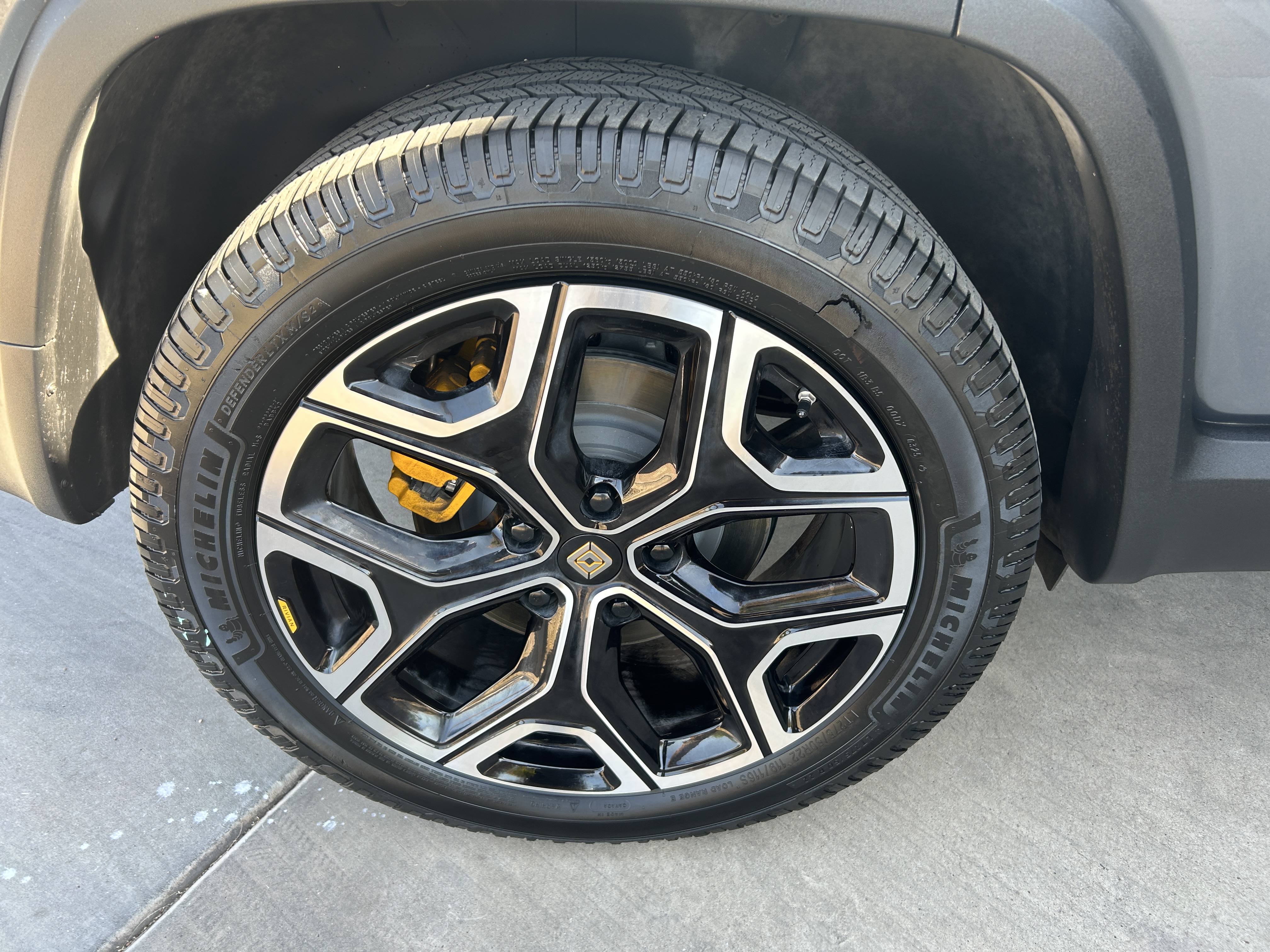 Used 2022 Rivian R1S Launch Edition AWD/4WD image 23