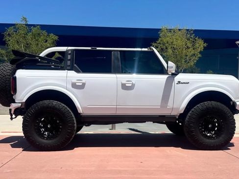 Used 2023 Ford Bronco Outer Banks AWD/4WD image 2