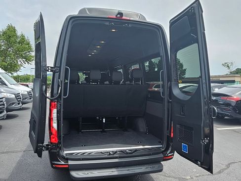 Used 2023 Mercedes-Benz Sprinter 2500 image 8