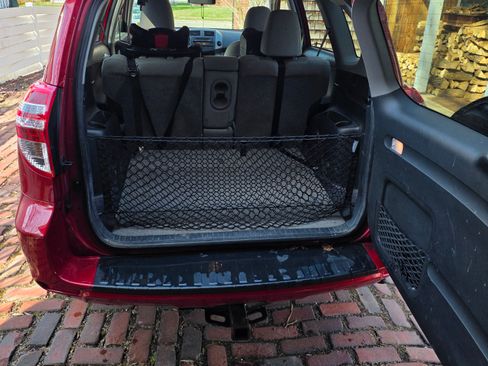 Used 2012 Toyota RAV4 FWD image 10