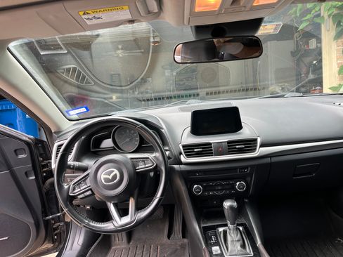 Used 2018 MAZDA MAZDA3 Touring w/ Appearance Package FWD image 12