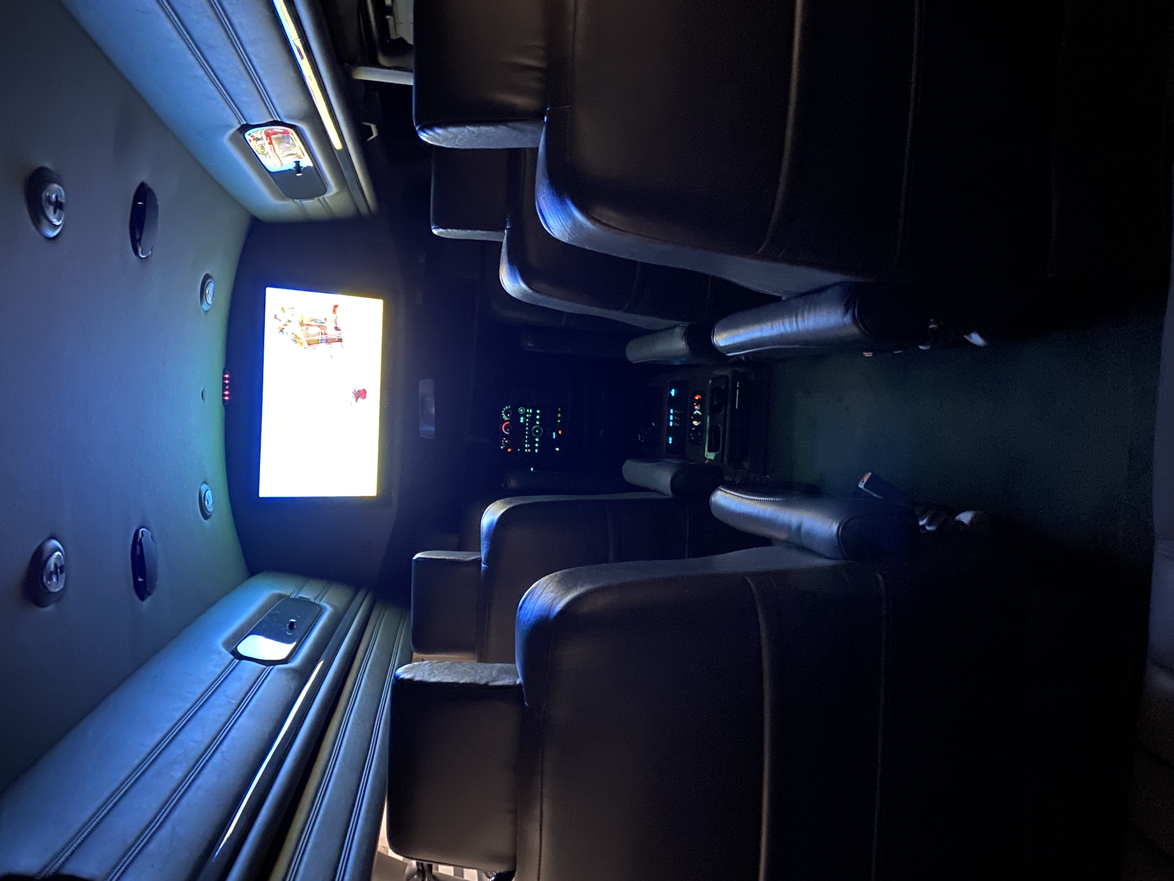 Used 2014 Chevrolet Express 2500 Extended RWD image 8
