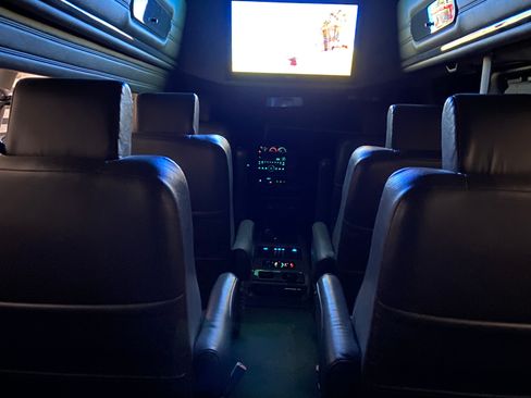 Used 2014 Chevrolet Express 2500 Extended RWD image 8