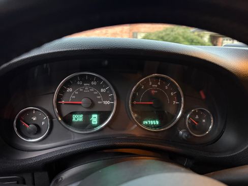 Used 2013 Jeep Wrangler Rubicon w/ PWR Convenience Group image 11