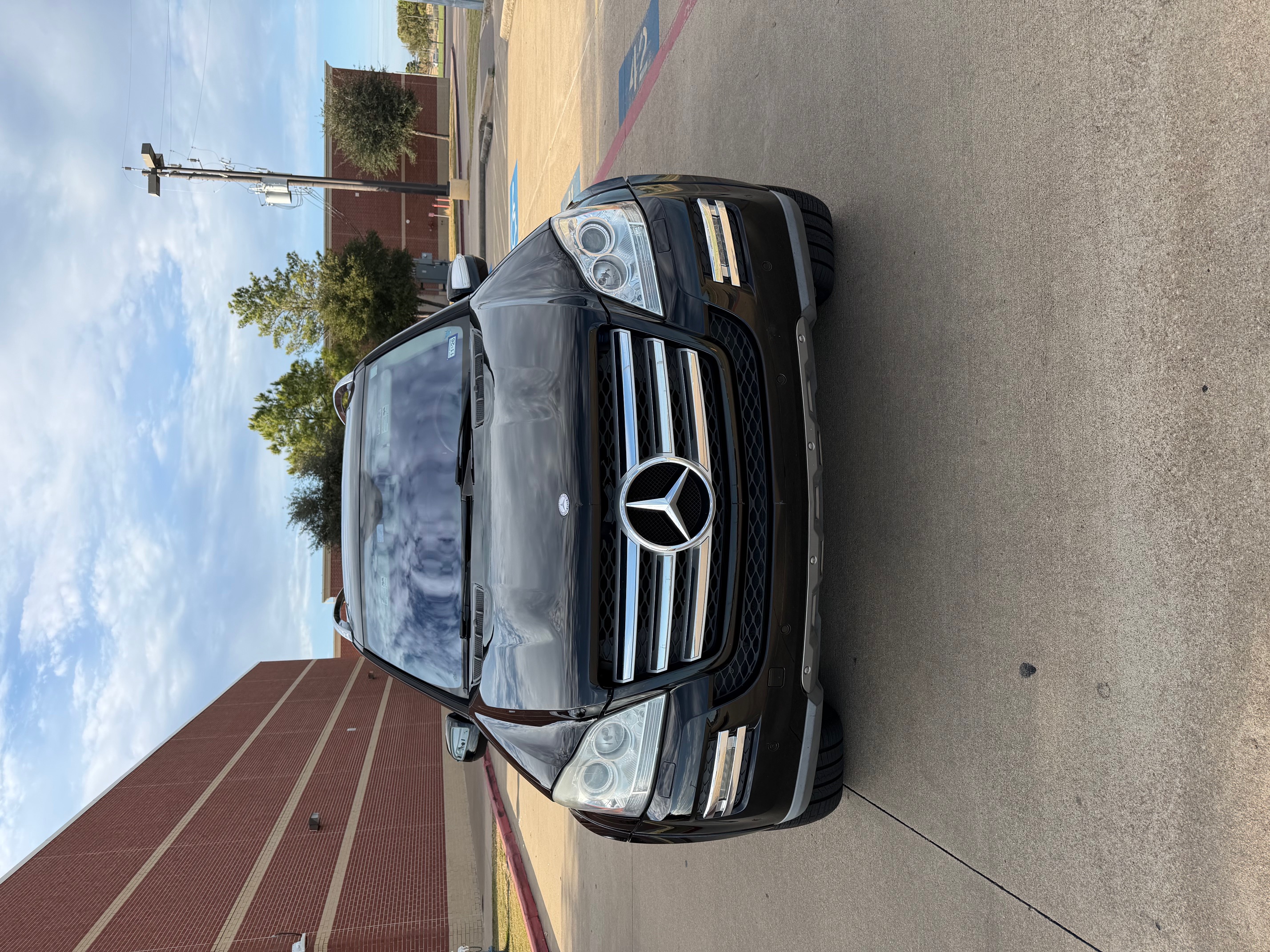 Used 2010 Mercedes-Benz GL 550 4MATIC image 1
