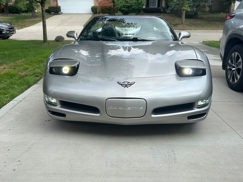 Used 2000 Chevrolet Corvette Convertible w/ Memory Pkg RWD image 1
