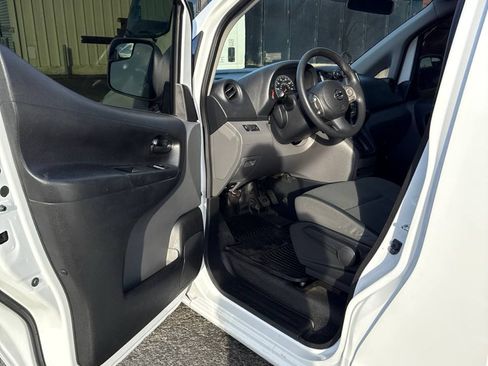 Used 2015 Nissan NV200 SV w/ Technology Package image 16