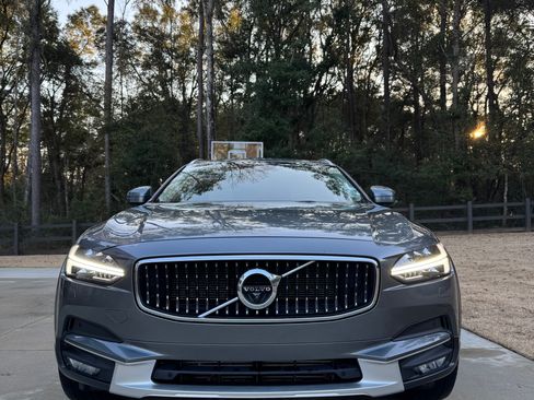 Used 2020 Volvo V90 T6 Cross Country image 5