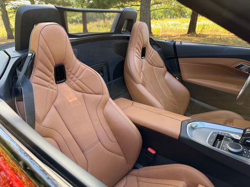 Used 2022 BMW Z4 M40i w/ Premium Package image 14