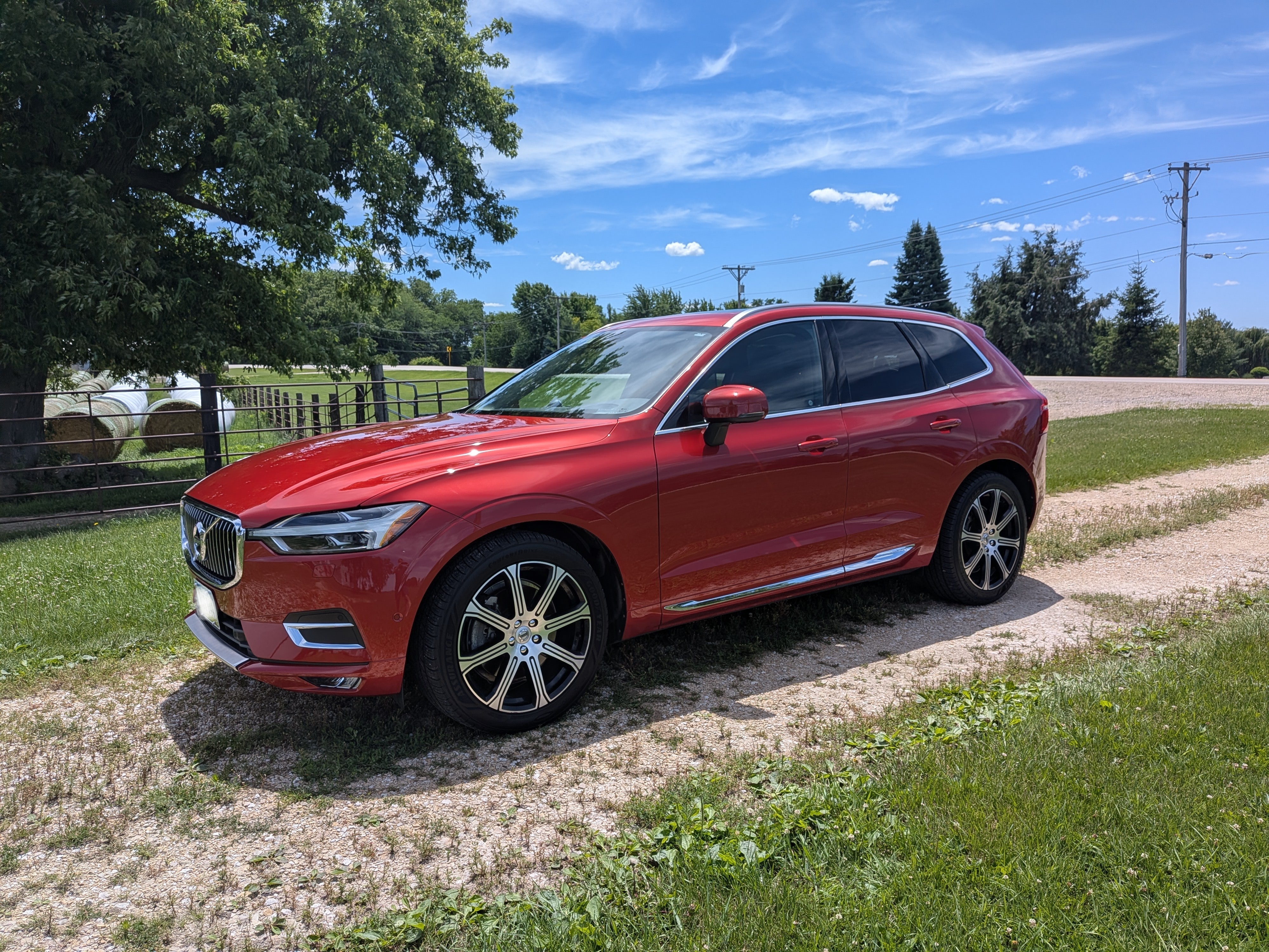 Used 2019 Volvo XC60 T6 Inscription w/ Protection Package Premier AWD/4WD image 1