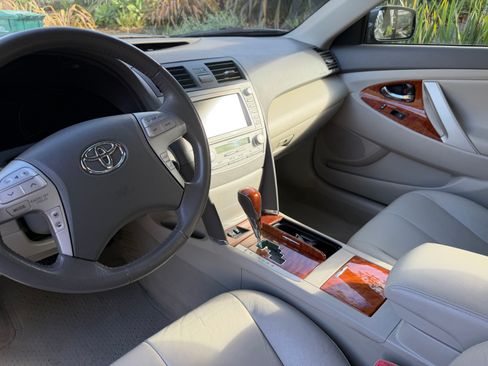 Used 2011 Toyota Camry Hybrid image 9