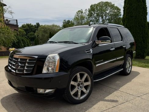 Used 2007 Cadillac Escalade AWD w/ Information Package image 2