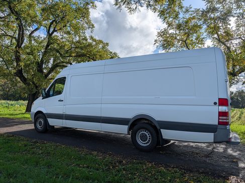 Used 2013 Mercedes-Benz Sprinter 2500 image 6