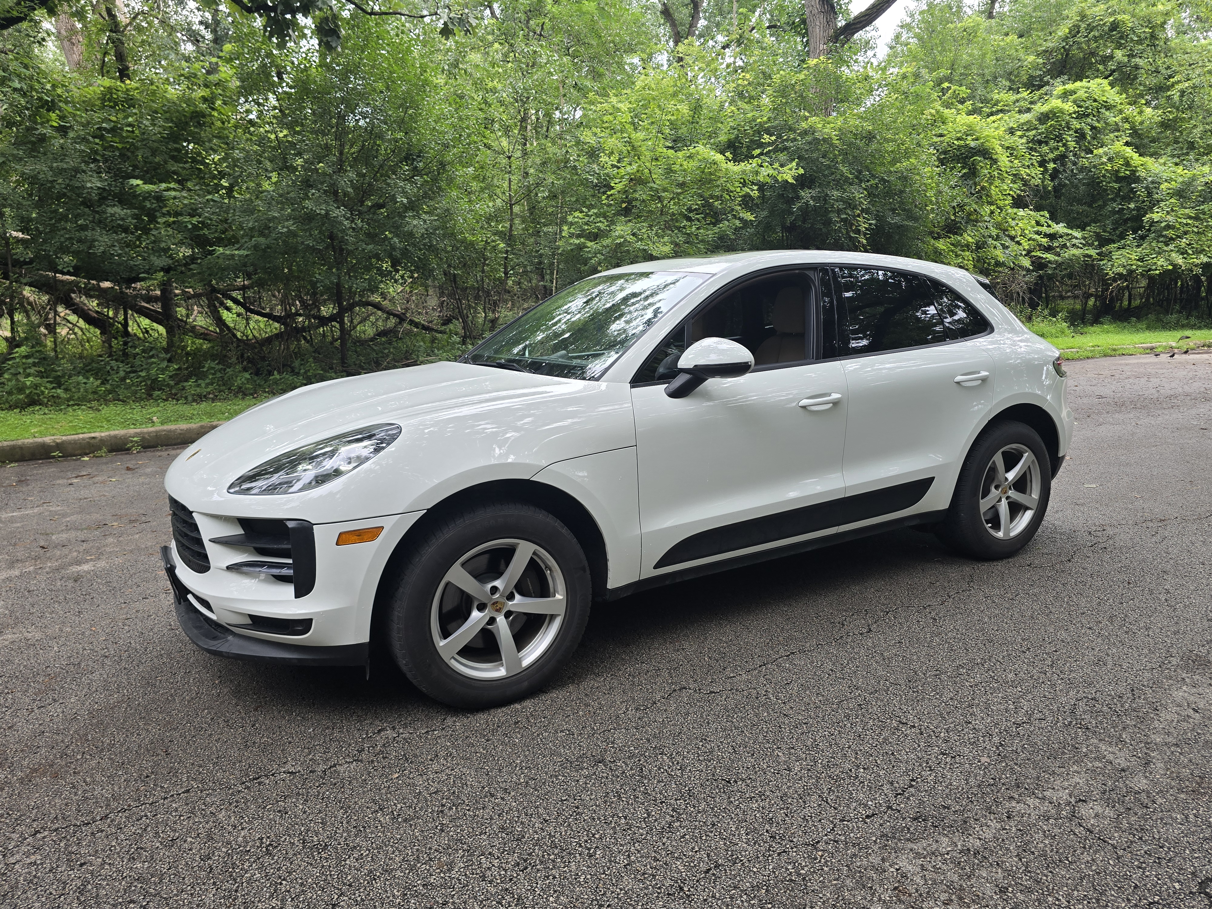 Used 2019 Porsche Macan AWD/4WD image 2