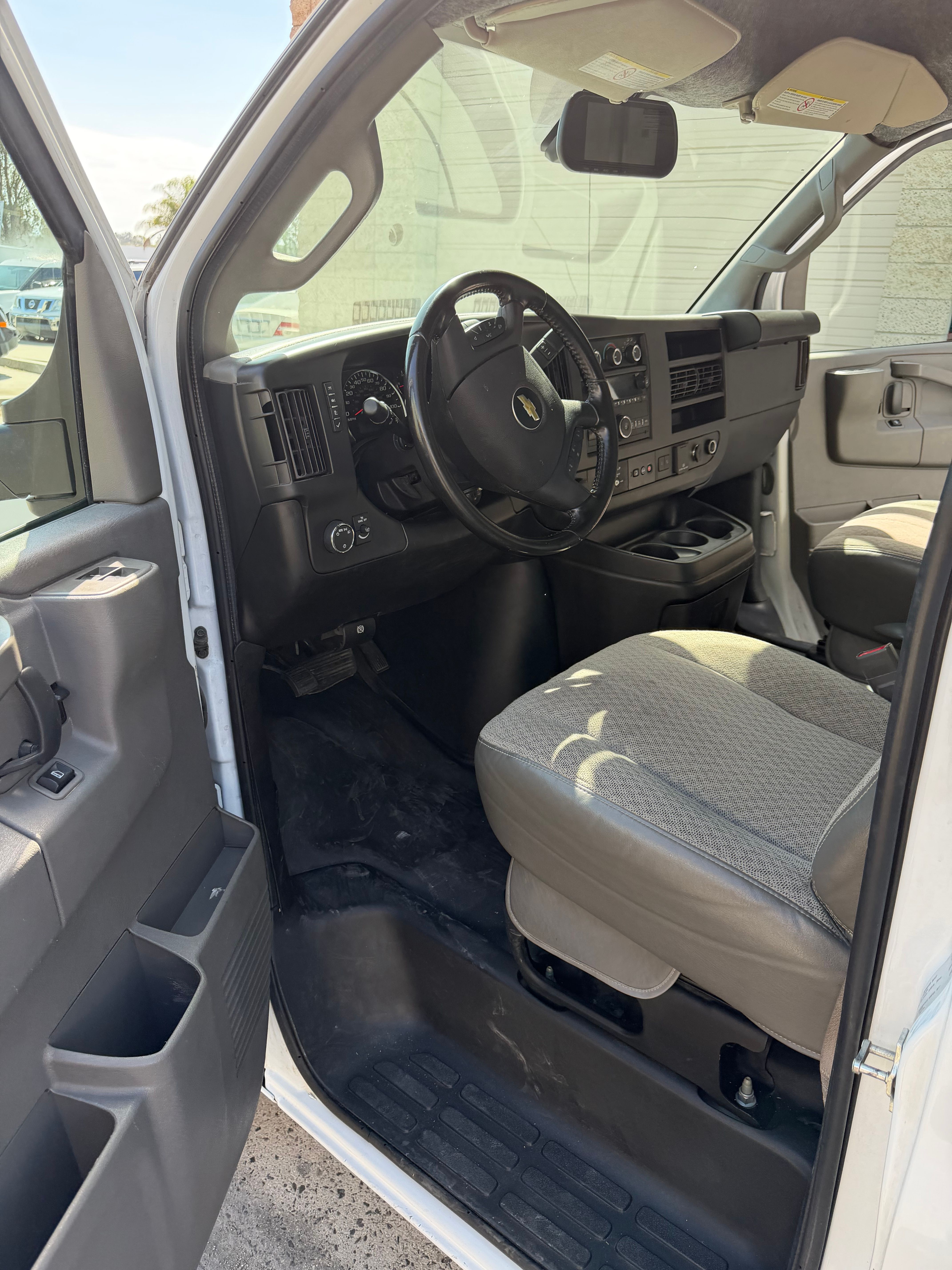 Used 2021 Chevrolet Express 3500 w/ Power Convenience Package RWD image 18