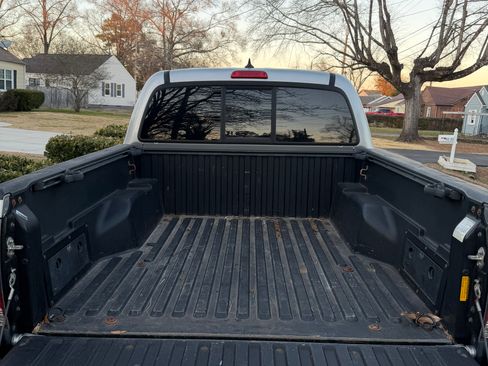 Used 2015 Toyota Tacoma PreRunner w/ SR5 Package RWD image 5