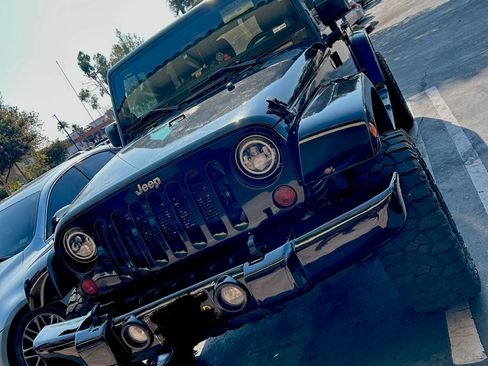 Used 2012 Jeep Wrangler Unlimited Sahara image 1