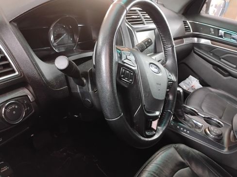 Used 2017 Ford Explorer Limited image 5