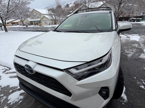 Used 2022 Toyota RAV4 XLE Premium image 6