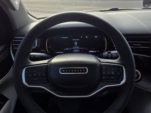 Used 2023 Jeep Wagoneer L Series III w/ Premium Group I image 12