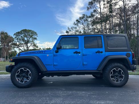 Used 2016 Jeep Wrangler Unlimited Rubicon image 2