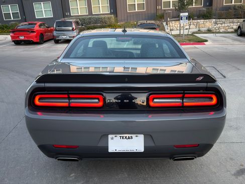 Used 2023 Dodge Challenger SXT w/ Plus Package image 5