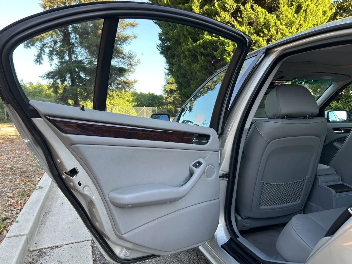 Used 2005 BMW 325i Sedan RWD image 5
