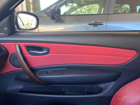Used 2011 BMW 135i Convertible RWD image 8