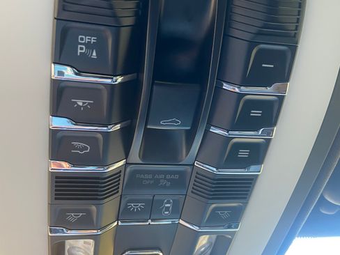 Used 2016 Porsche Cayenne image 18