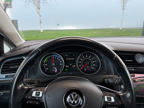 Used 2019 Volkswagen e-Golf SE w/ Driver Assistance Package image 2