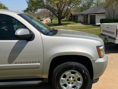 Used 2008 Chevrolet Suburban LT w/ LT Preferred Equipment Group image 5