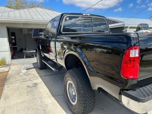 Used 2004 Ford F350 XLT image 2
