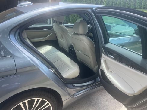 Used 2018 BMW 530e xDrive AWD/4WD image 9