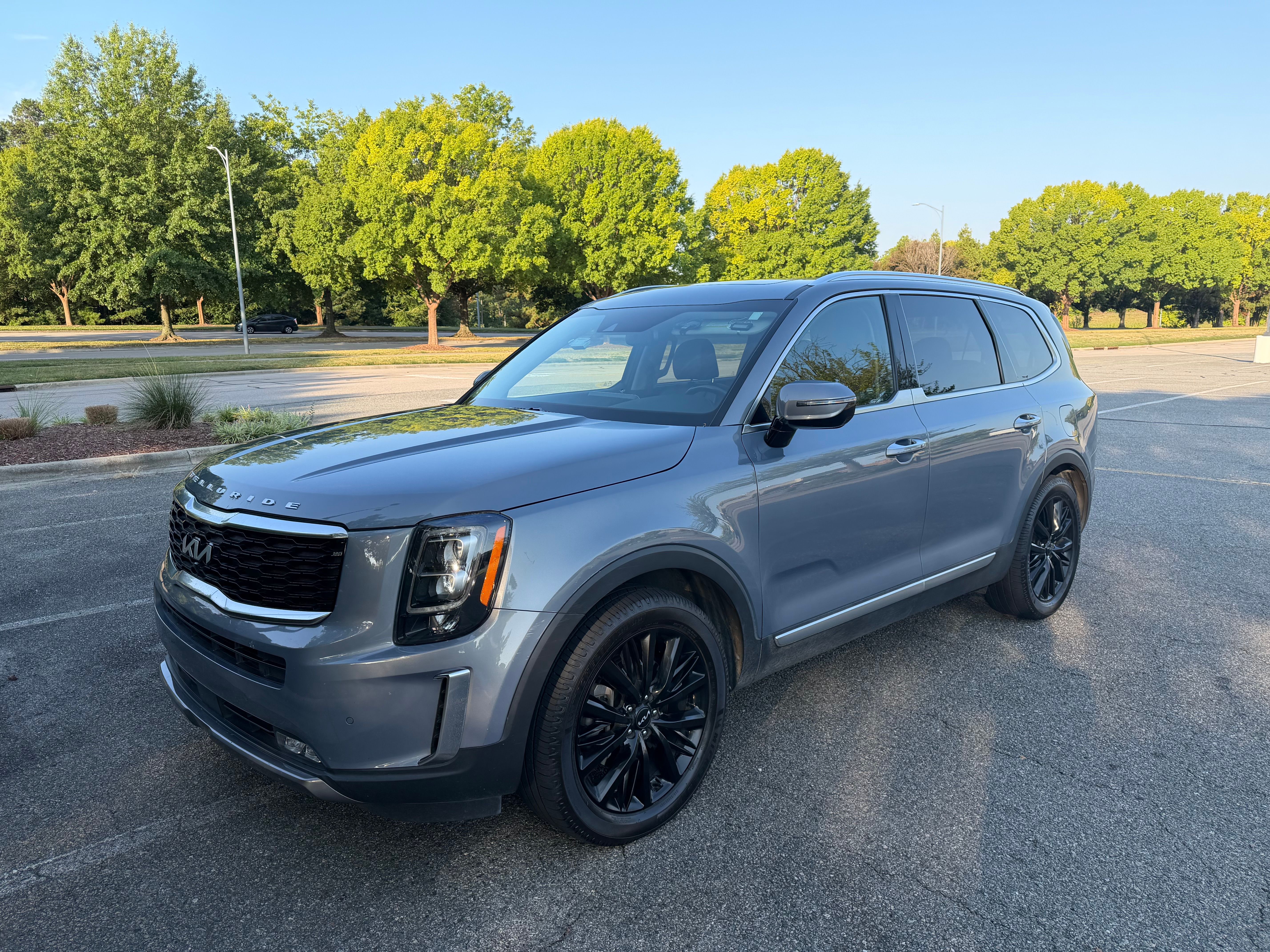 Used 2022 Kia Telluride SX w/ Towing Package FWD image 5