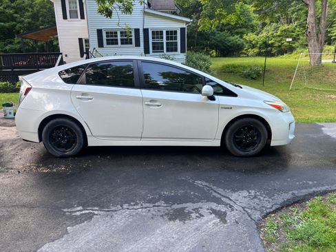 Used 2013 Toyota Prius Two FWD image 1