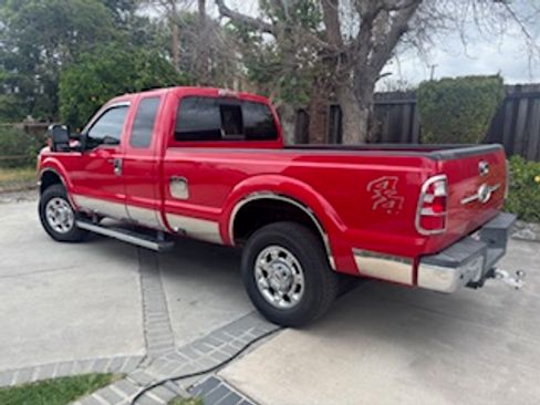 Used 2012 Ford F250 Lariat w/ Chrome Pkg image 2