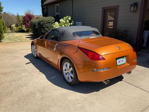 Used 2005 Nissan 350Z Touring image 4