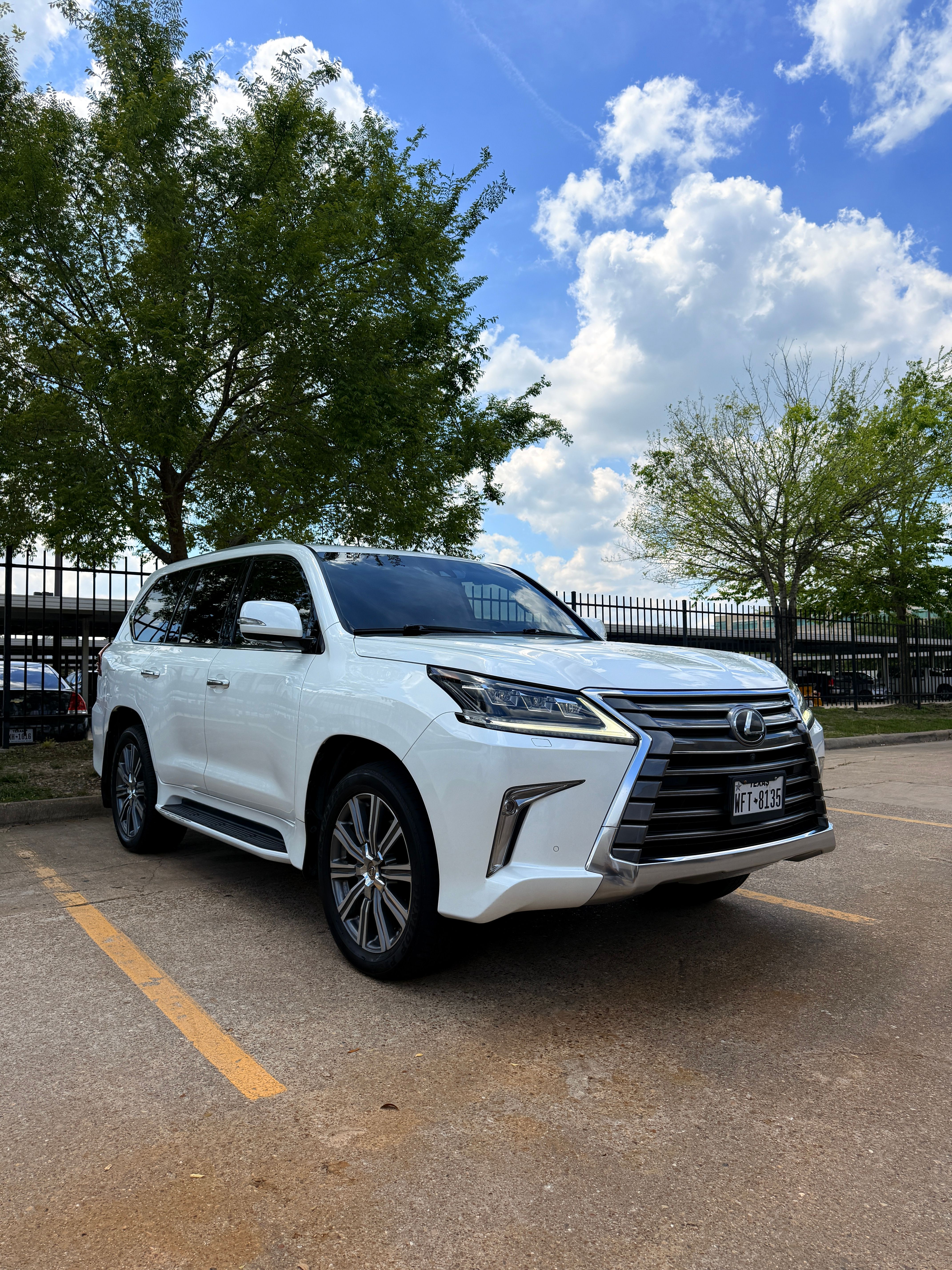 Used 2017 Lexus LX 570 4WD image 1