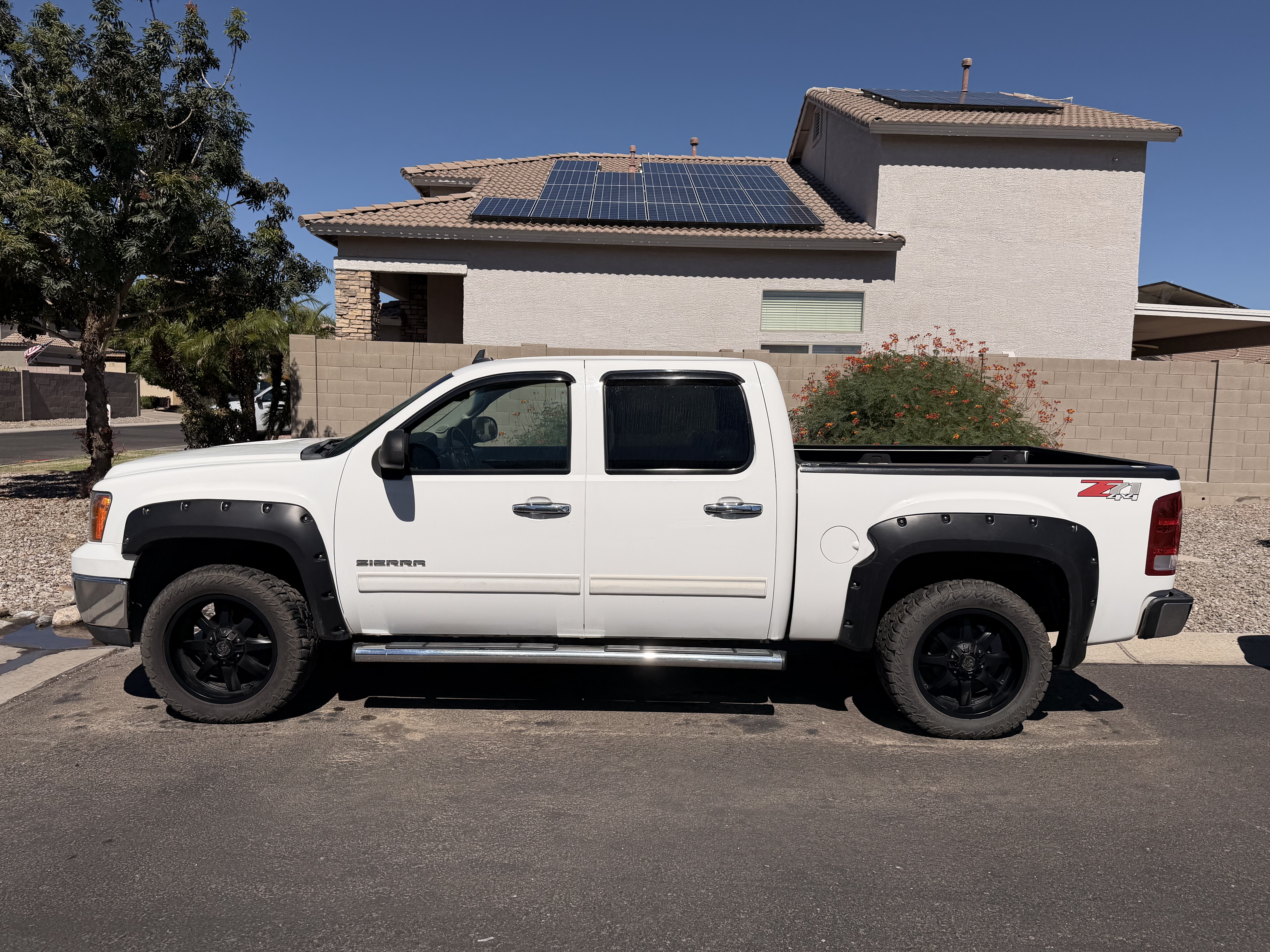 Used 2010 GMC Sierra 1500 SLT AWD/4WD image 1