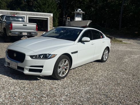 Used 2018 Jaguar XE Premium AWD/4WD image 6